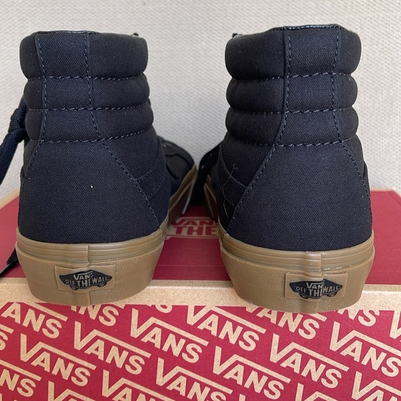 Vans WMNS Sk8-Hi Reissue (Canvas Gum) Black/Lghtgm
VN0A2XSBL0D
Sneakers - Picture 15 of 16